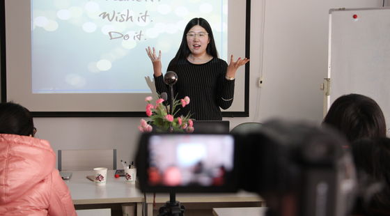 英國(guó)護(hù)理碩士白老師學(xué)習(xí)奮斗經(jīng)歷分享講座視頻